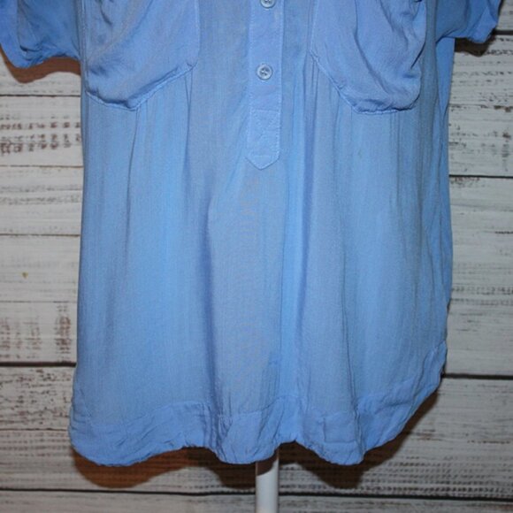 Anthropologie Cloth And Stone Rayon Blue Chambray Blouse 2 Breast Pockets Size M - Picture 3 of 6